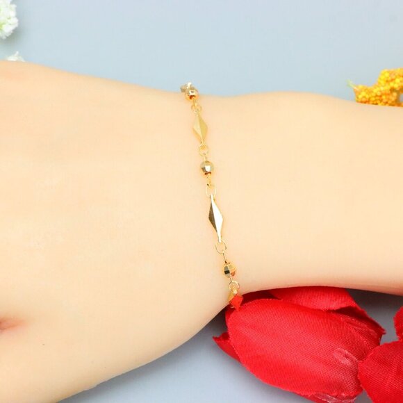 "Elegant & Trendy Bracelet, A Perfect Gift for Women, Thoughtful, EVCH1674 - Picture 1 of 10